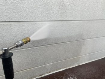 ☆高圧洗浄は外壁塗装に絶対に欠かせない作業の一つ☆