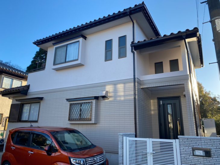   東金市　T様邸*破風板や雨樋などの傷みや色あせ、外壁のコケや藻が気になり、すぐに来てもらえる地元の業者を探していました。チラシを見て「こうちゃんペイント」に相談しました。