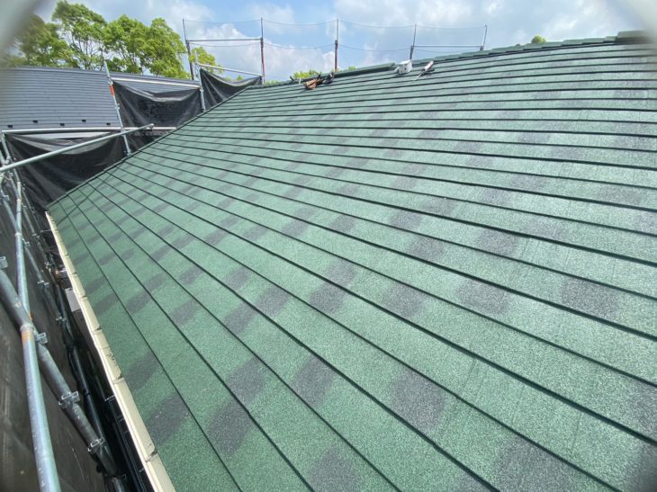   東金市季美の森東　H様*昨年のゲリラ豪雨で雨漏りによる壁のシミもあり、取っておいたチラシを見て早めの屋根工事を「こうちゃんペイント」にお願いしました。